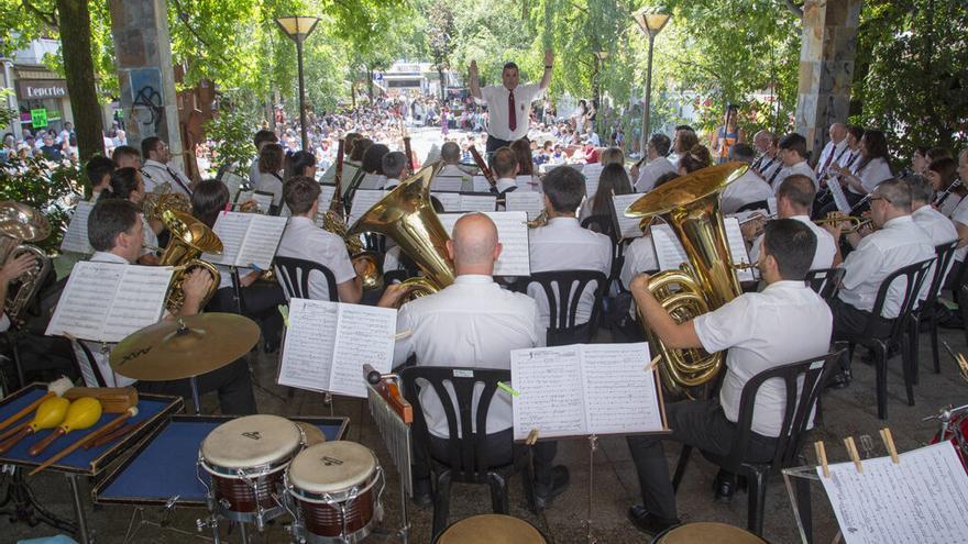 Concierto de madalenas de la banda de Errenteria.