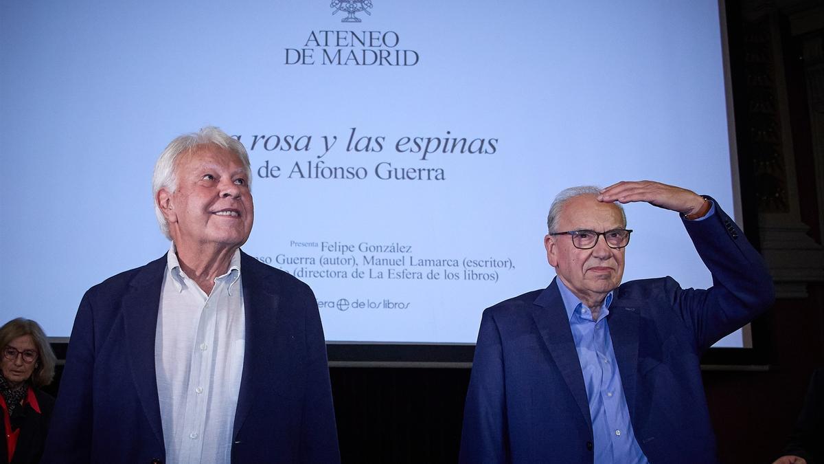 Felipe González y Alfonso Guerra, en el acto del miércoles.