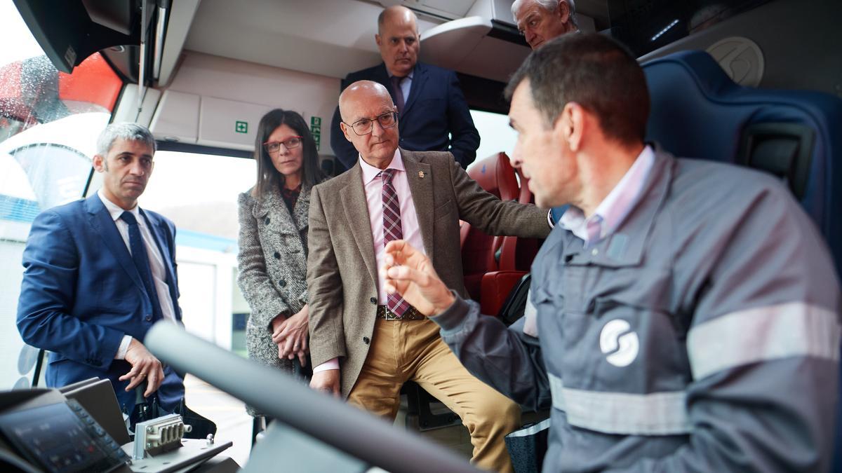 Momento de la visita del consejero Ciriza.