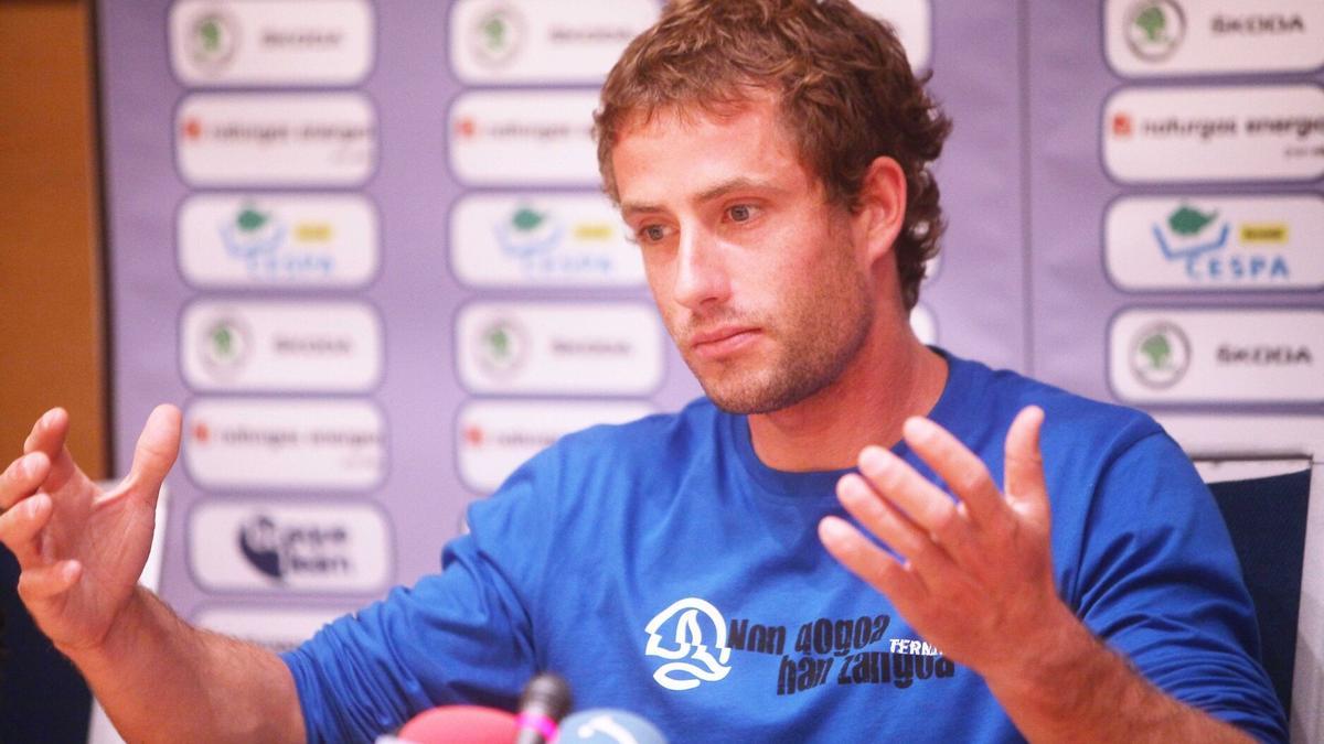 Patxi Usobiaga anunció su retirada de la escalada debido a una lesión para regresar en 2014.