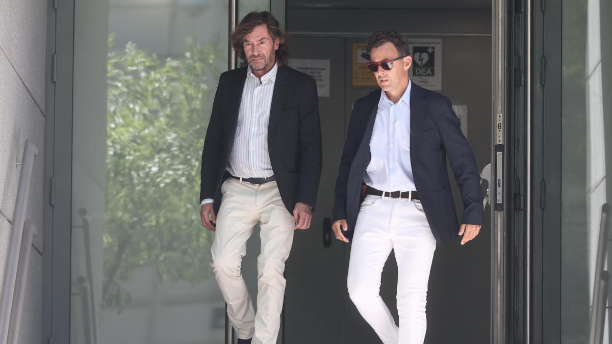El juez Santiago Pedraz, a la izquierda.