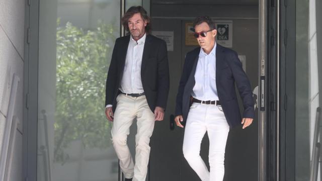 El juez Santiago Pedraz, a la izquierda.