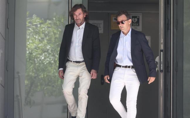 El juez Santiago Pedraz, a la izquierda.