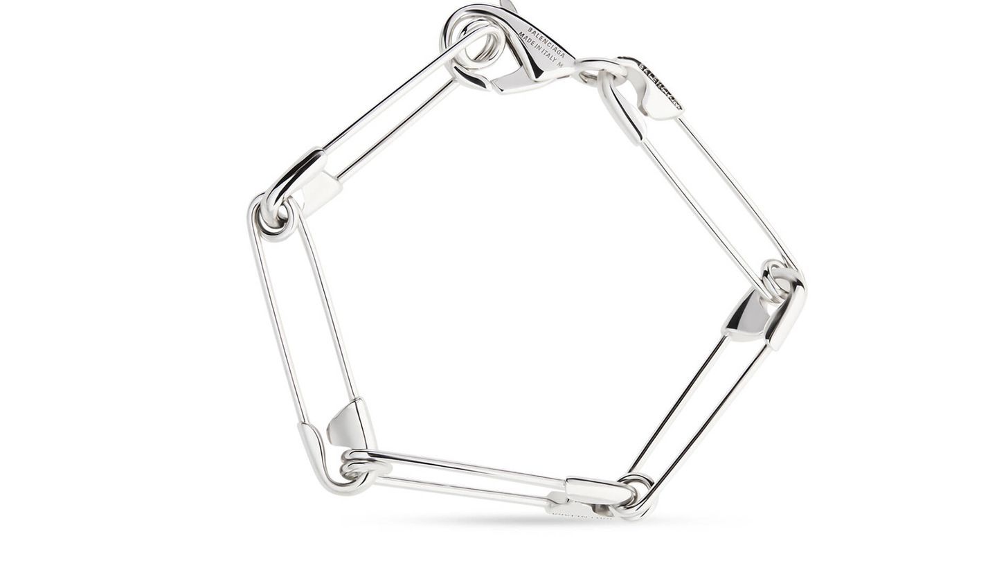 Pulsera de imperdibles de Balenciaga.