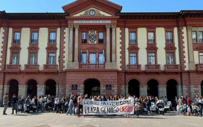 La convocatoria de este jueves da continuidad a movilizaciones anteriores para denunciar la situación de las guarderías en Eibar.