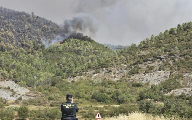 Vista del incendio de Las Peñas de Riglos, Huesca