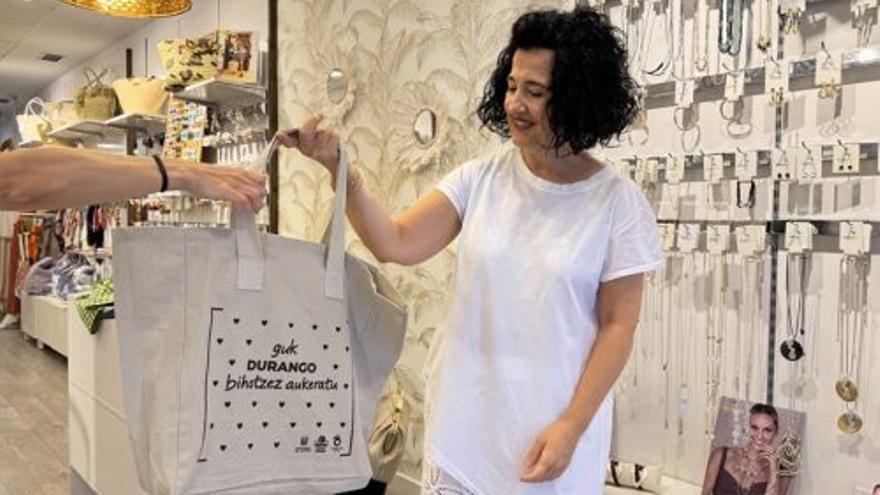 La bolsa reutilizable es el elemento central de la campaña ‘Guk, Durango’.