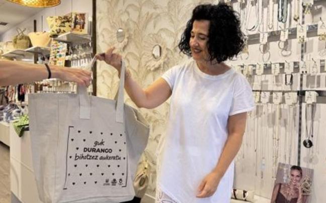 La bolsa reutilizable es el elemento central de la campaña ‘Guk, Durango’.