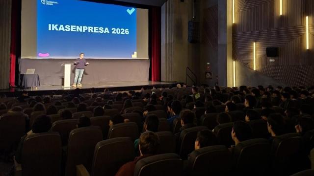 Los estudiantes que han asistido a la jornada han podido conocer el programa Ikasenpresa