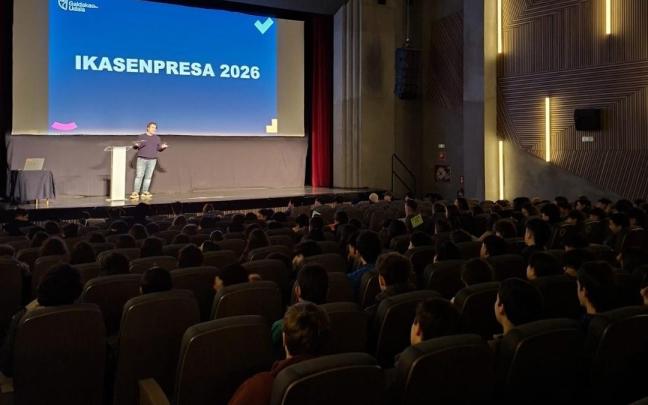 Los estudiantes que han asistido a la jornada han podido conocer el programa Ikasenpresa