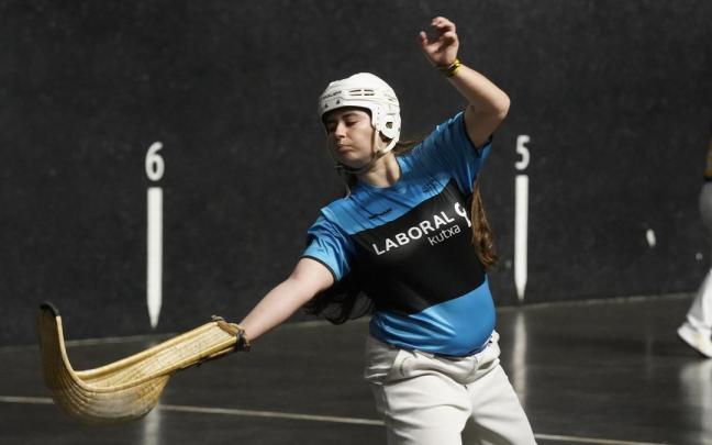 Ihart Arakistain y Maia Goikoetxea se clasifican para los cuartos de final del Euskotren Women Winter Series tras ganar a Maite y Oaia en Durango.