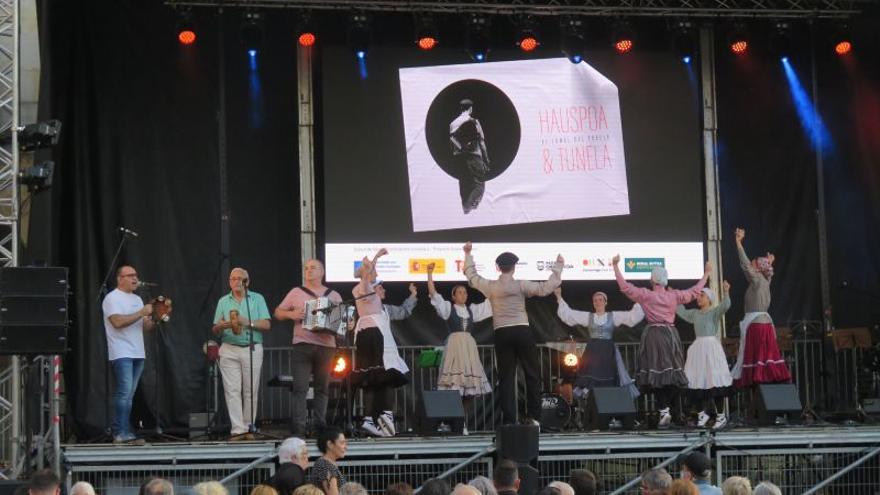 Zumarragako Trikitixa, 'Hauspoa&Tunela' egitasmoaren aurkezpenean.