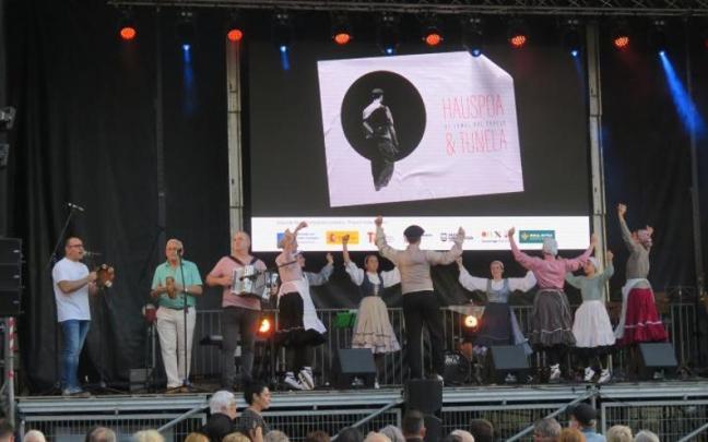 Zumarragako Trikitixa, 'Hauspoa&Tunela' egitasmoaren aurkezpenean.