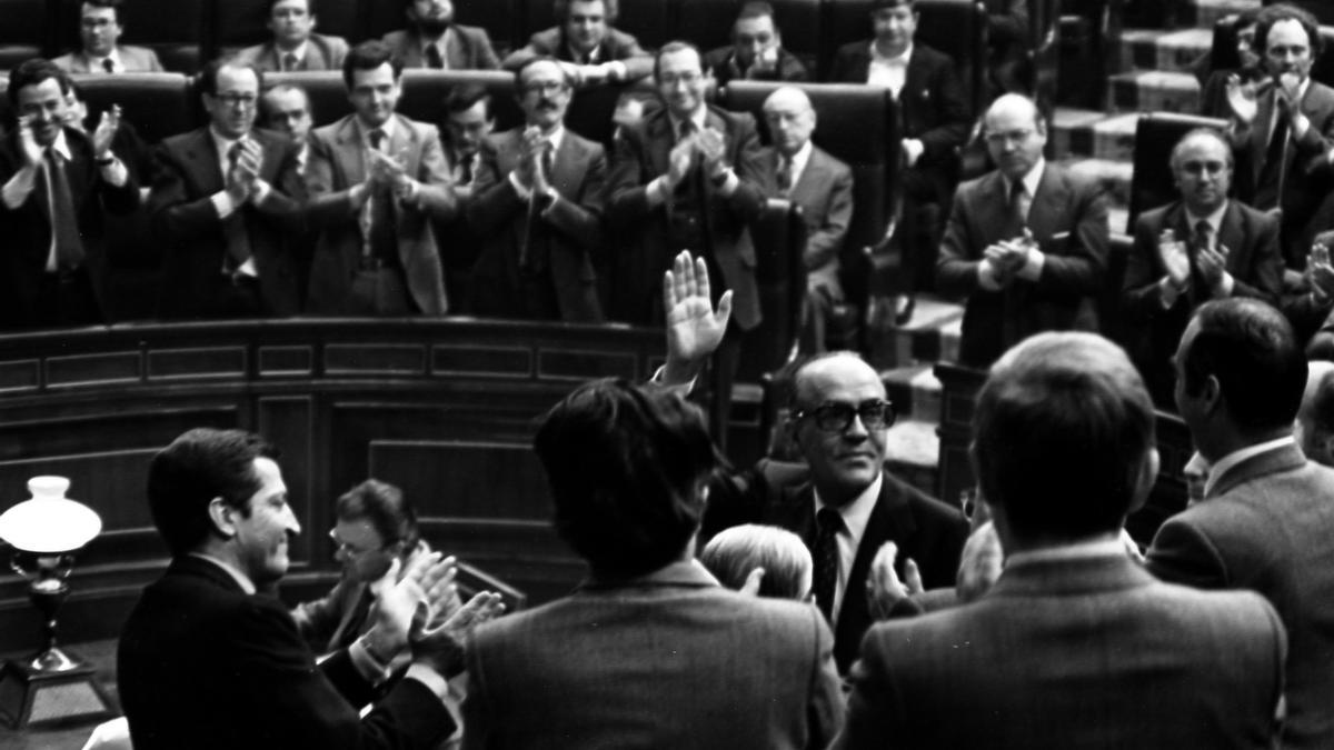 Reanudación de la sesión plenaria en el Congreso de los Diputados para la investidura de Leopoldo Calvo Sotelo como Presidente del Gobierno después del intento de Golpe de Estado fallido el día 23 de febrero.