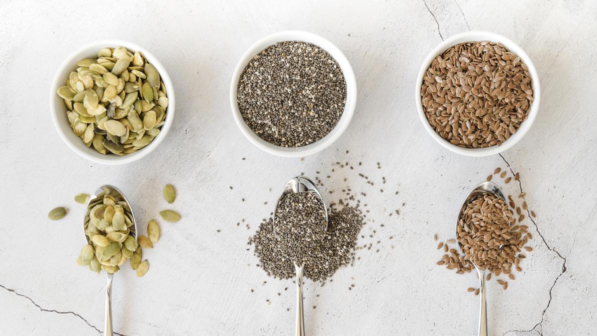 Pipas de calabaza, semillas de chía y lino, tres imprescindibles de una buena dieta.