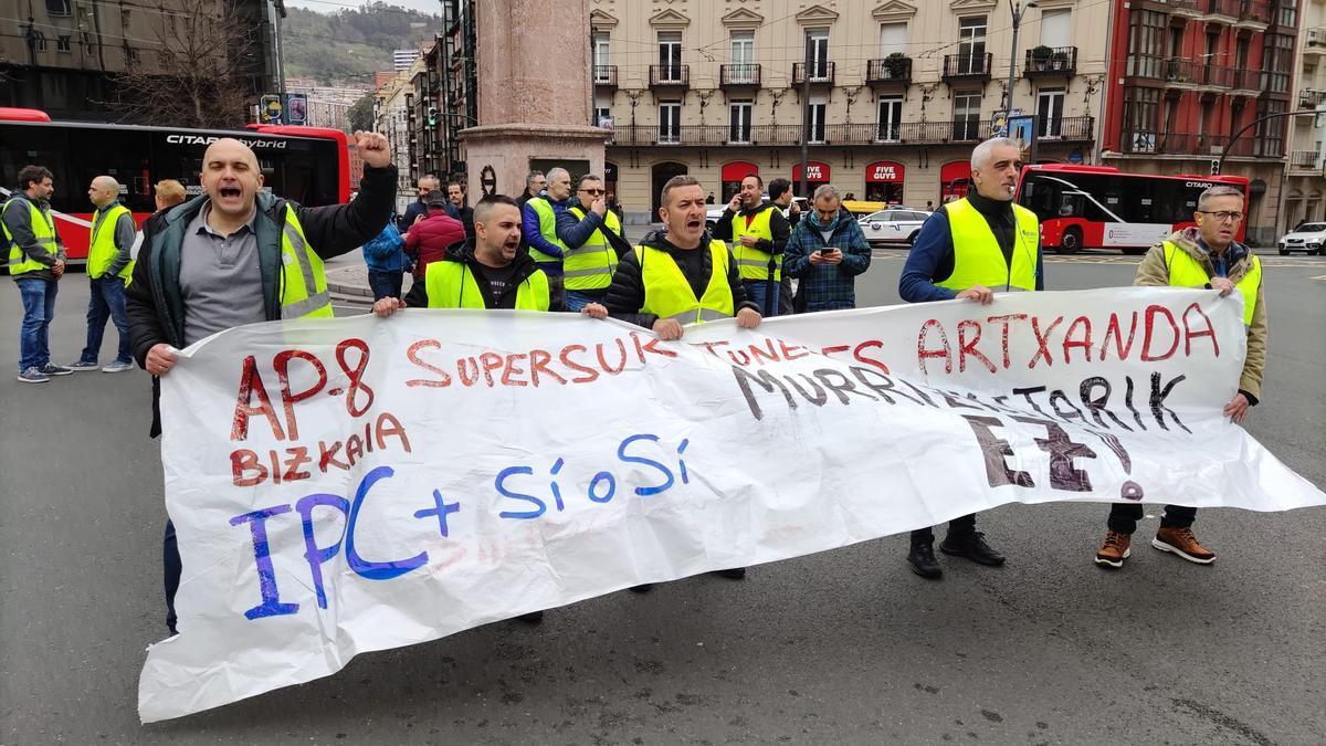 Los trabajadores y trabajadoras se han concentrado este