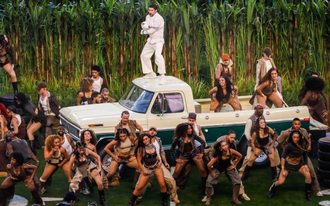 Imagen de la actuación de Bad Bunny en la Super Bowl.