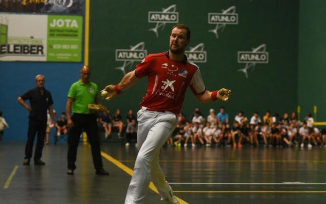 Aitor Elordi, en un partido jugado en Bermeo a comienzos del presente verano.