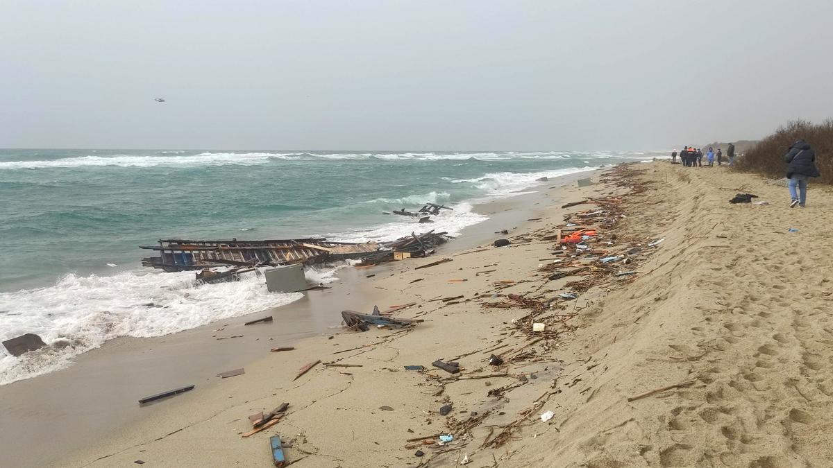 El barco ha naufragado cerca de las costas de Calabria (Italia).