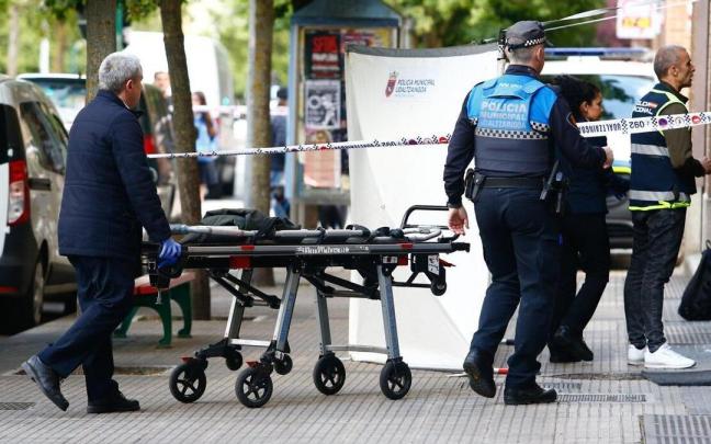 Exterior del portal en el que murió el hombre apuñalado. Exterior del portal en el que murió el hombre apuñalado.