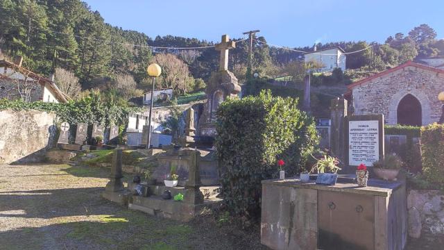 Vista del cementerio de Amillaga, que está siendo vaciado para el traslado de los restos mortales al nuevo cementerio de Artzabal.