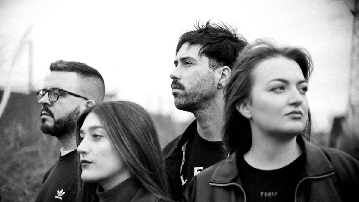 El cuarteto de Maruri compone en euskera e inglés canciones cargadas de emoción y rabia.	]