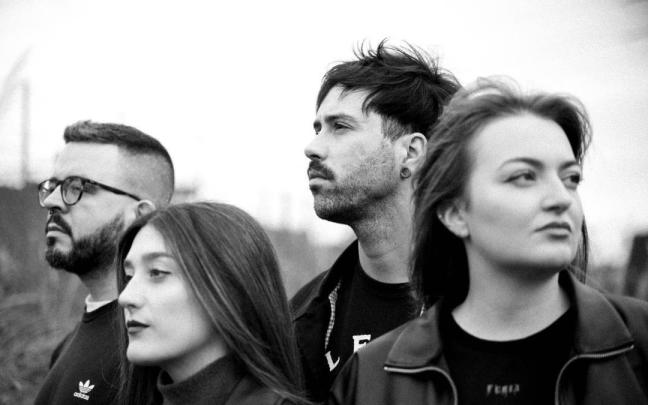 El cuarteto de Maruri compone en euskera e inglés canciones cargadas de emoción y rabia.	]