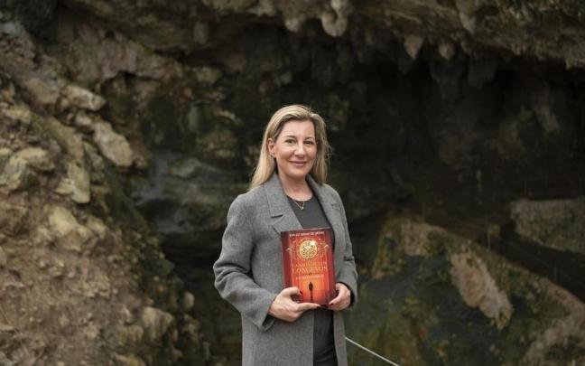 Eva García Sáenz de Urturi durante la presentación de ‘La saga de los Longevos’ en Cantabria.