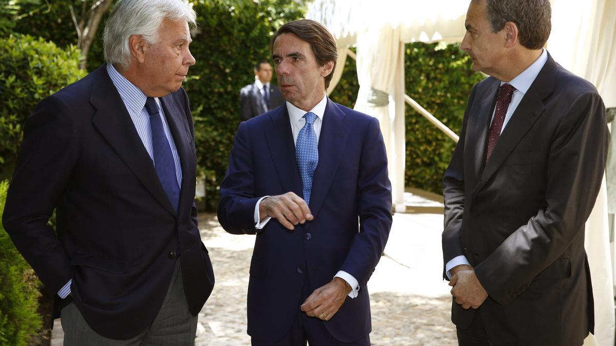 Los expresidentes Felipe González, José María Aznar y José Luis Rodríguez Zapatero, en un acto en junio de 2014.