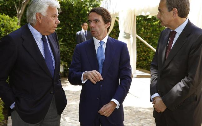 Los expresidentes Felipe González, José María Aznar y José Luis Rodríguez Zapatero, en un acto en junio de 2014.