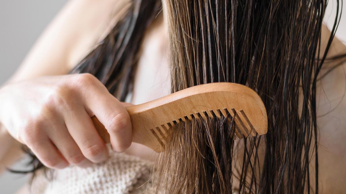 Se aconseja no lavar el cabello más de tres veces por semana.