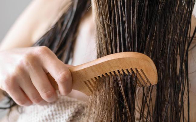 Se aconseja no lavar el cabello más de tres veces por semana. / H.C. Se aconseja no lavar el cabello más de tres veces por semana.