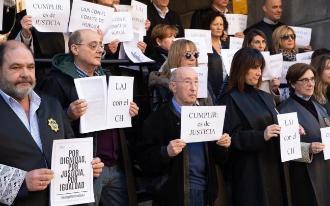 Concentración de letrados de la Administración de Justicia en Navarra.