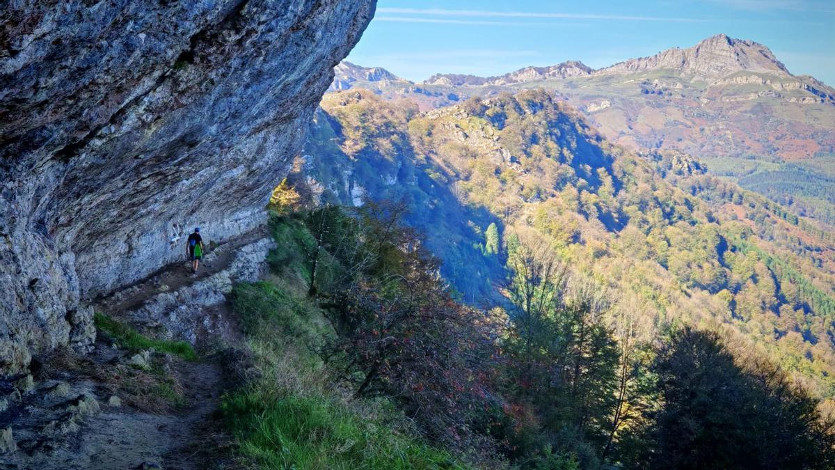 Paso de Atxuri con Lekanda al fondo