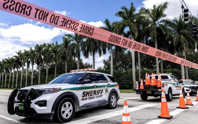 Policías acordonan la entrada al club de golf de Trump en West Palm Beach, donde tuvo lugar el suceso. / EFE Policías acordonan la entrada al club de golf de Trump en West Palm Beach, donde tuvo lugar el suceso.