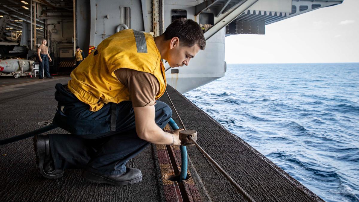 Portaaviones nuclear americano en aguas cercanas a Irán.