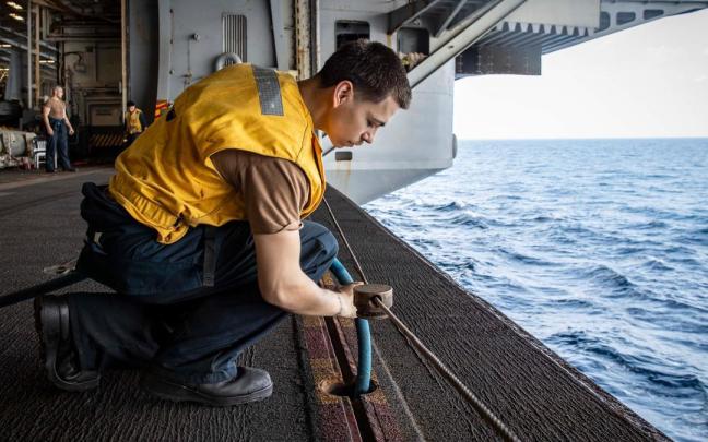 Portaaviones nuclear americano en aguas cercanas a Irán.