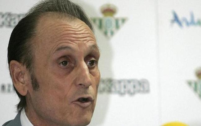 Durante su mandato, Lopera logró dos ascensos para el club, varias clasificaciones europeas, el título de la Copa del Rey de 2005 y la clasificación para la Champions League.