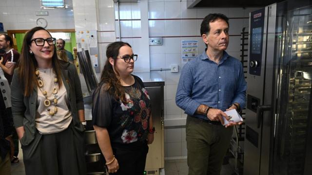 La consejera de Educación, la concejala del área y el alcalde, en la presentación del proyecto