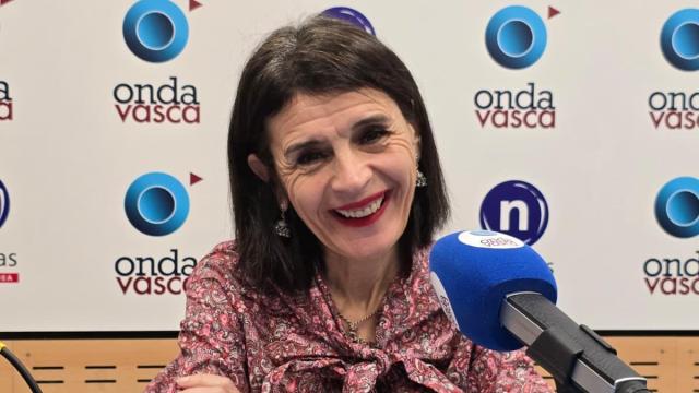 La Consejera Nerea Melgosa, durante la entrevista en Onda Vasca.