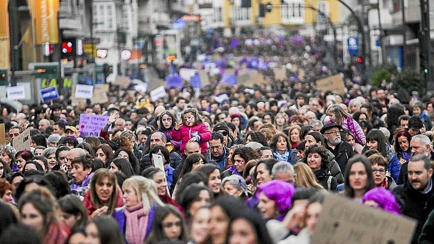 Participantes en una manifestación en Vitoria con motivo del Día de la Mujer. | FOTO: JORGE MUÑOZ