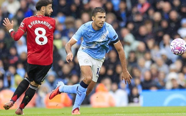 Rodri Hernández, durante un encuentro de la presente temporada, ante el Manchester United.
