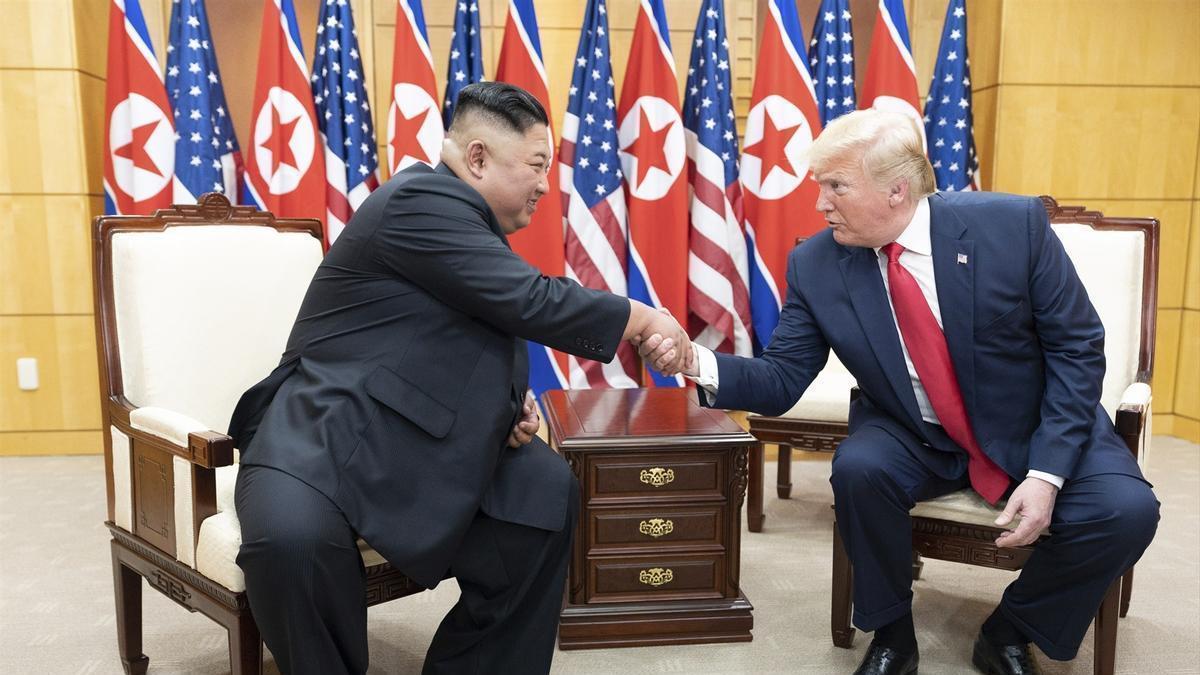 Kim Jong Un y Donald Trump en la Zona Desmilitarizada entre Corea del Norte y Corea del Sur en junio de 2019.