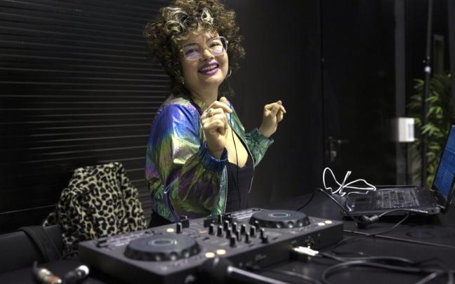 Hija del Nopal, el ‘alter ego’ de Emilia Larrondo, llevará los ritmos tropicales a Portalaburu el domingo.