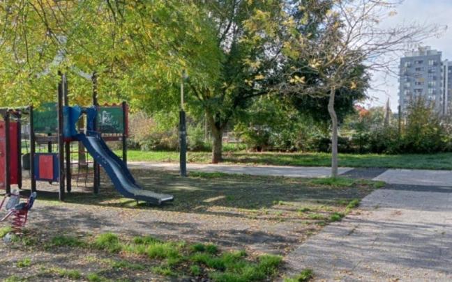 Gasteizko Udalak Lakuabizkarrako Getaria kaleko haur parkea berritzeko lanak hasi ditu