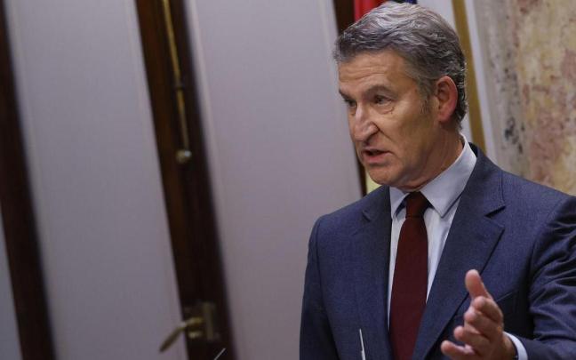 Feijóo comparece ante la prensa tras el pleno del Congreso.