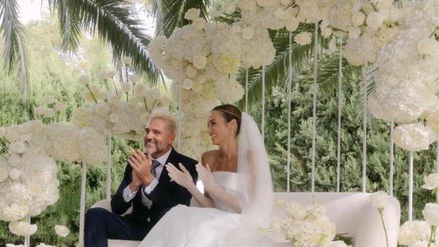 Santi Cañizares y su nueva mujer, durante la ceremonia.