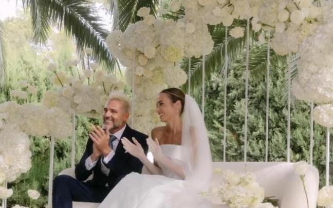 Santi Cañizares y su nueva mujer, durante la ceremonia.