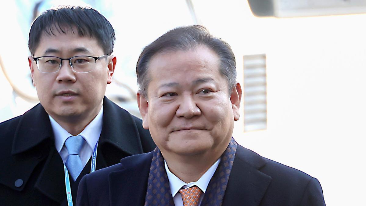 El exministro del interior surcoreano Lee Sang-min a su llegada al Tribunal Constitucional.