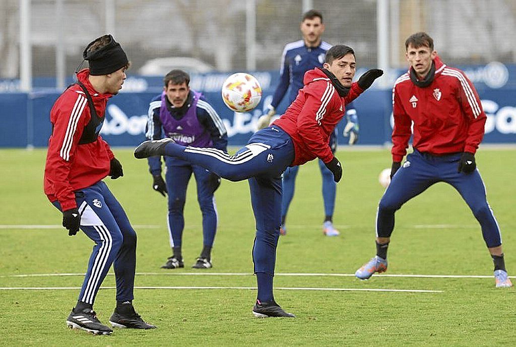 Intento de control en posición acrobática del Chimy Ávila.